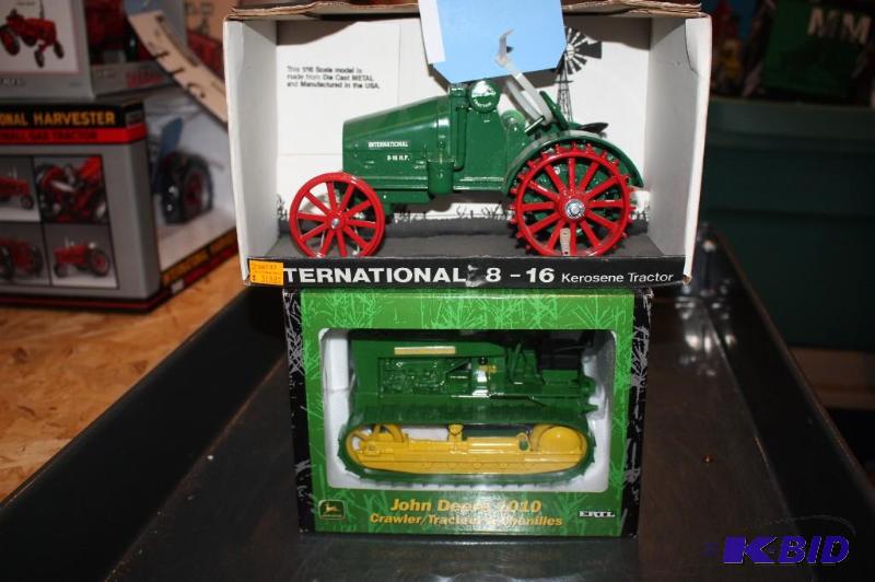 lot 414 image: John Deere 1010 Crawler Tractor and Internati...