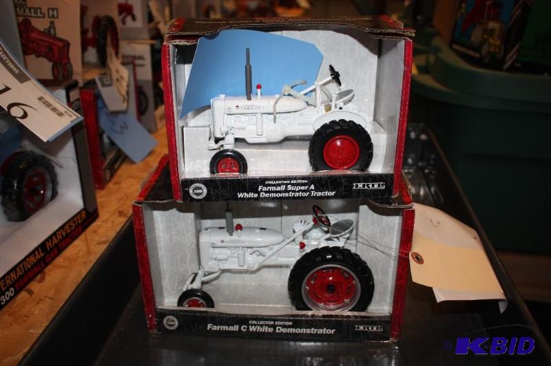 lot 417 image: Collectors Edition Farmall&nbspC White Demon...
