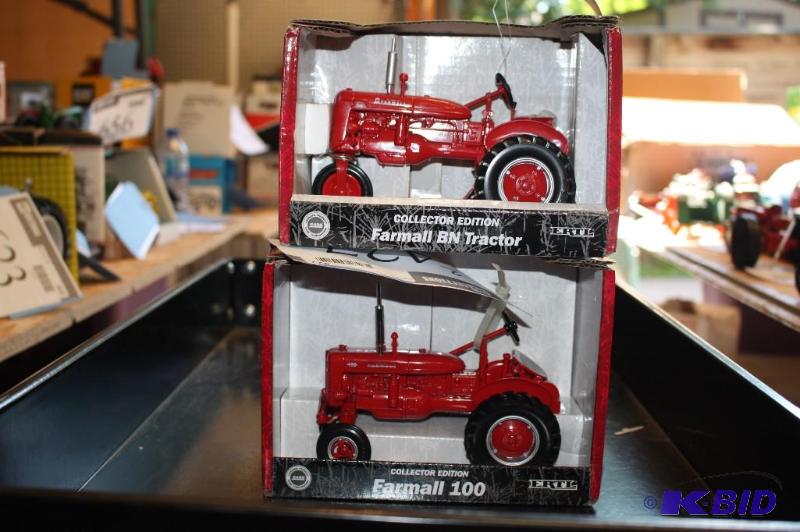 lot 427 image: Collectors Edition Farmall BN Tractor and Col...