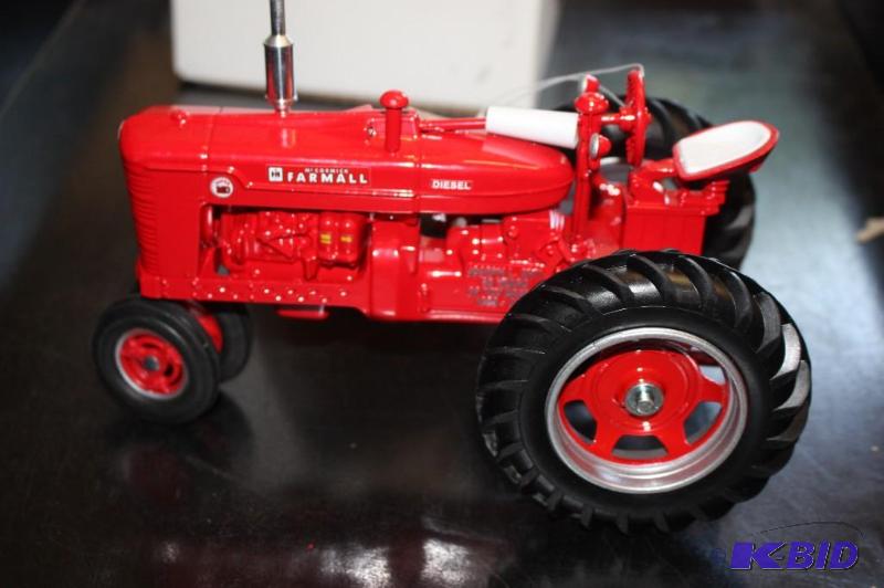 lot 430 image: Cummins N14 Engine and Farmall Super MD Tract...