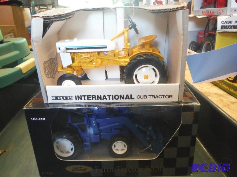 lot 436 image: Special Edition International Cub Tractor and...