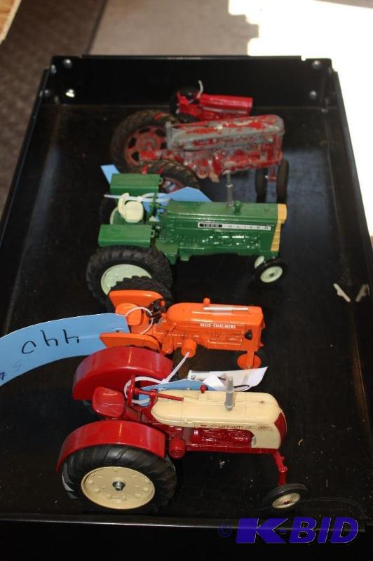 lot 440 image: Cockshutt Delux 40 Tractor and Allis-Chalmers...