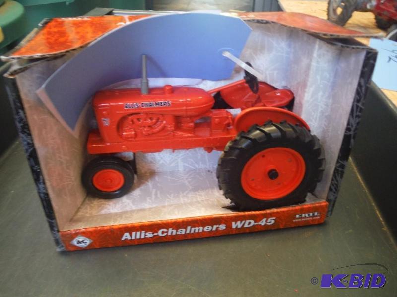 lot 455 image: Allis-Chalmers WD-45 Tractor...