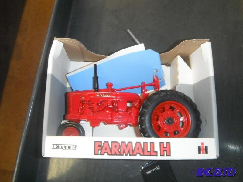 lot 479 image: Farmall H Tractor...