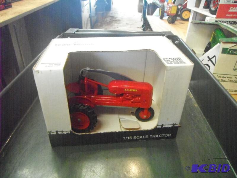 lot 482 image: R.F. Avery Red Toy Tractor 116 scale...