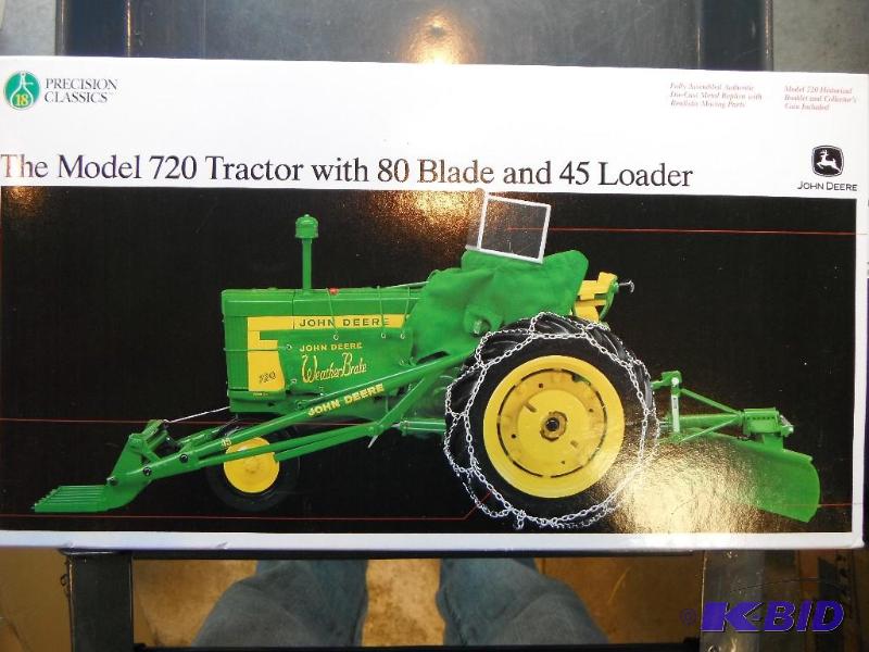 lot 49 image: John Deere Model 720 Tractor with 80 Blade an...