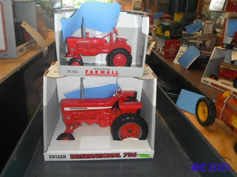 lot 499 image: Farmall 140 Tractor and International 756 Tra...