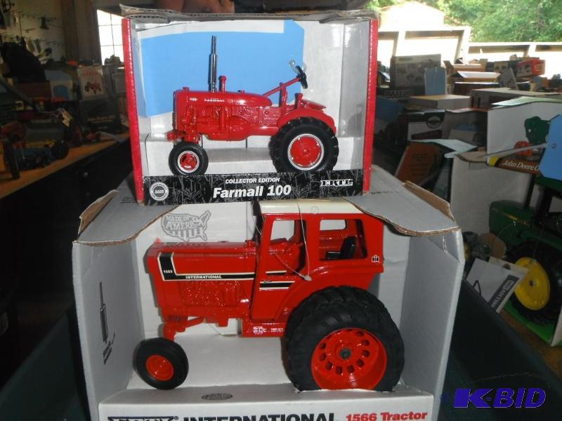lot 506 image: International 1566 Tractor and Collectors Edi...