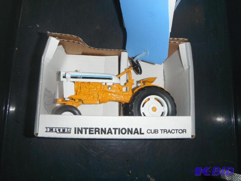 lot 511 image: Special Edition International Cub Tractor...