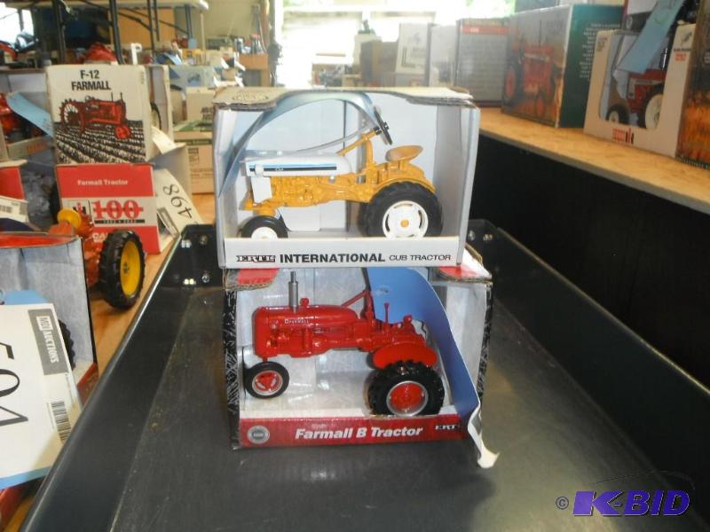 lot 528 image: Special Edition International Cub Tractor and...
