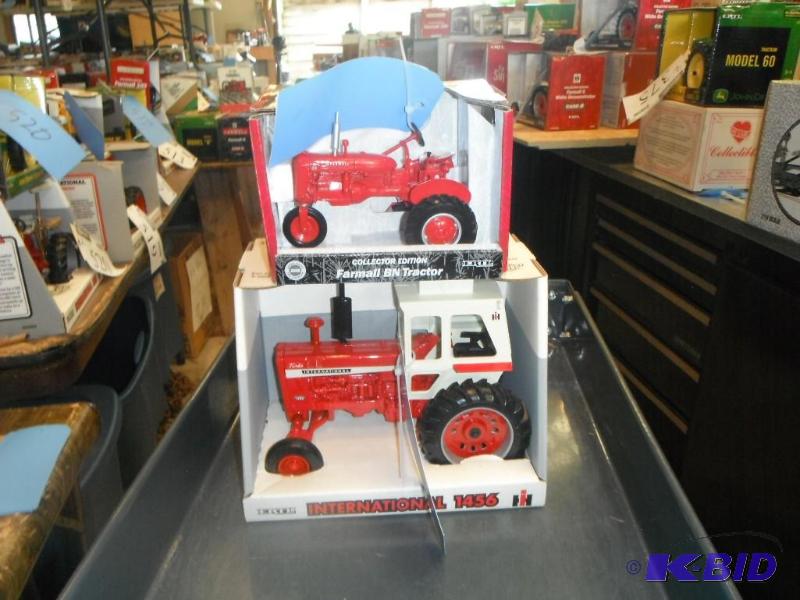 lot 529 image: Collectors Edition Farmall&nbspBN Tractor an...