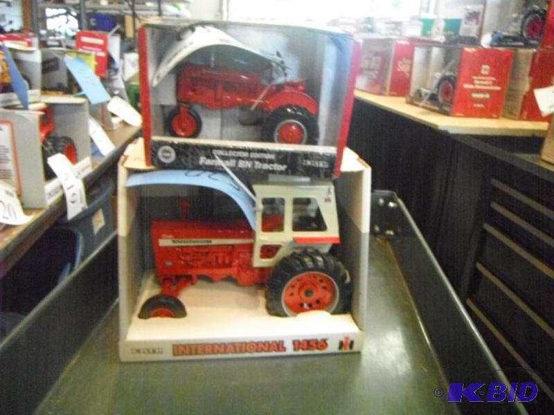 lot 530 image: Collectors Edition Farmall BN&nbspTractor an...