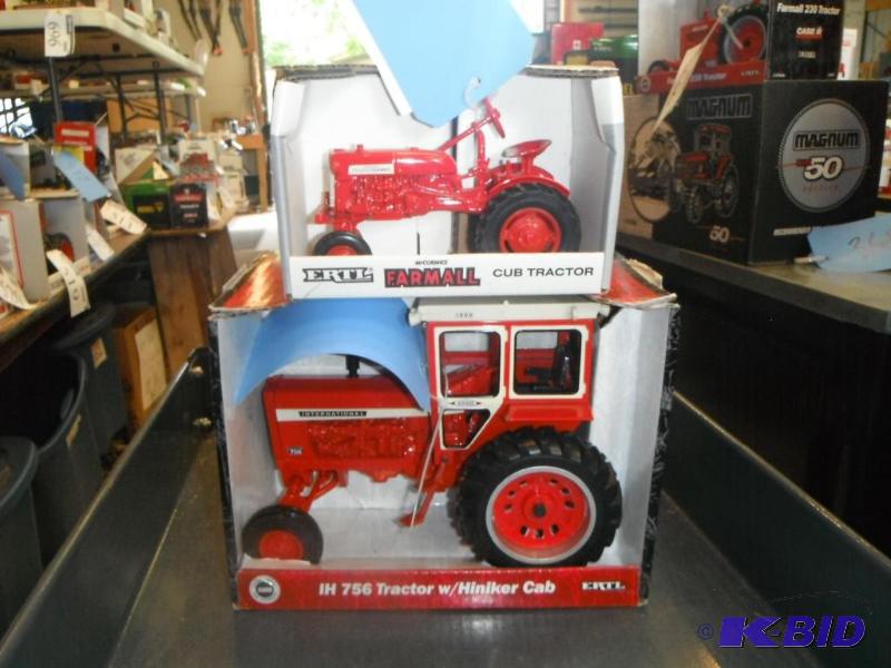 lot 532 image: IH 756 Tractor with Hiniker Cab and Farmall&n...