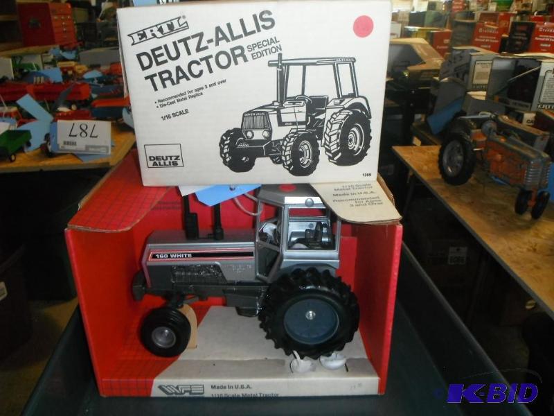 lot 545 image: Deutz-Allis Tractor Special Edition and White...