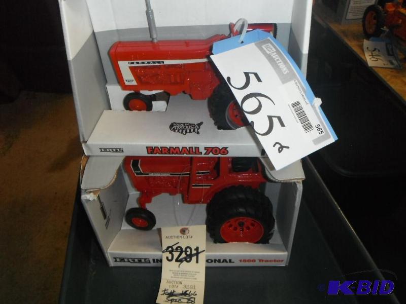 lot 565 image: International 1566 Tractor and Farmall&nbsp7...