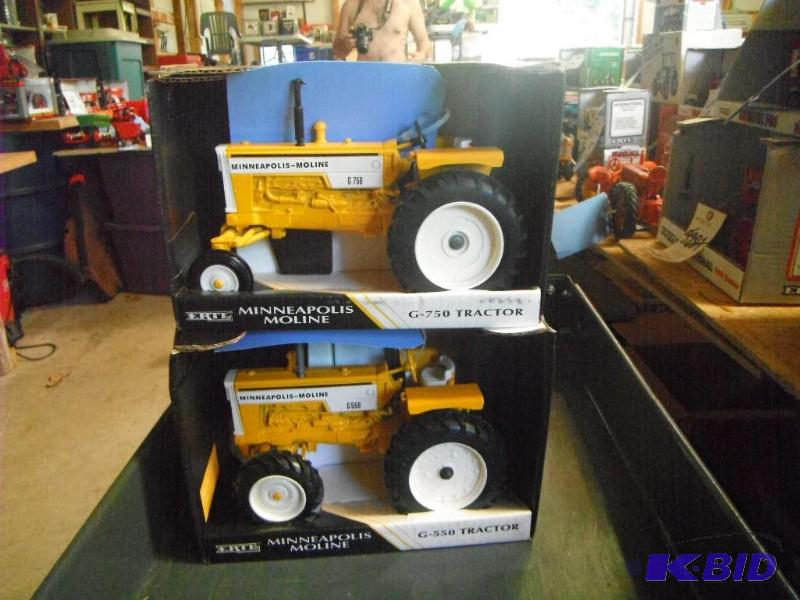 lot 575 image: &nbspMinneapolis Moline G750 Tractor and Min...