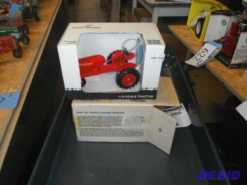 lot 601 image: B.F. Avery Tractor and Collectors Edition For...