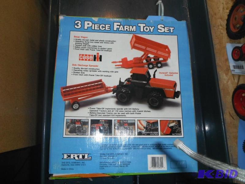 lot 608 image: 3 Piece Farm Toy Set Battery Powered Tractor ...