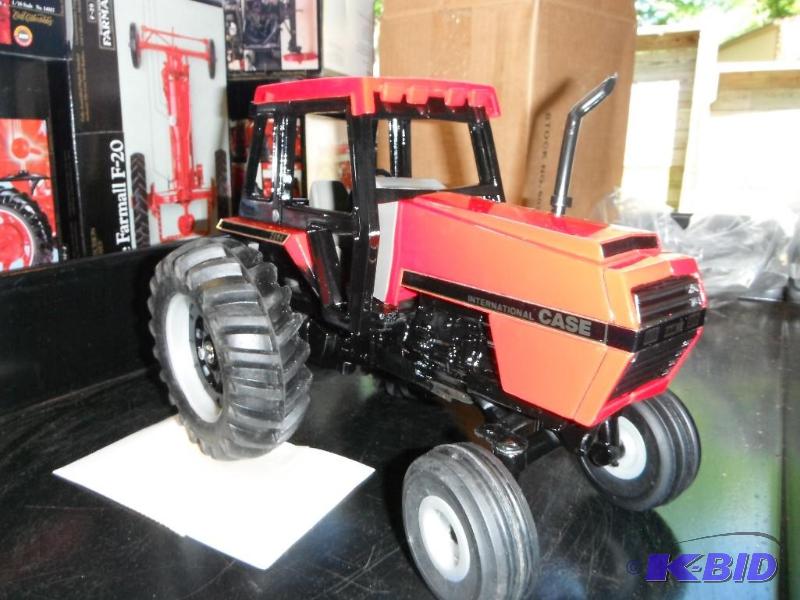 lot 61 image: Case International Tractor 2594 Case Collecto...