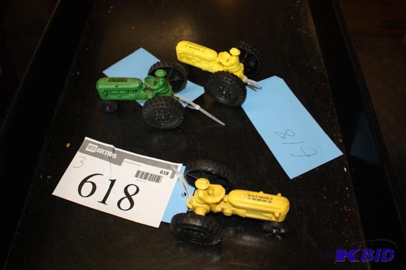 lot 618 image: A Collection of Three Scale Model Museum Trac...