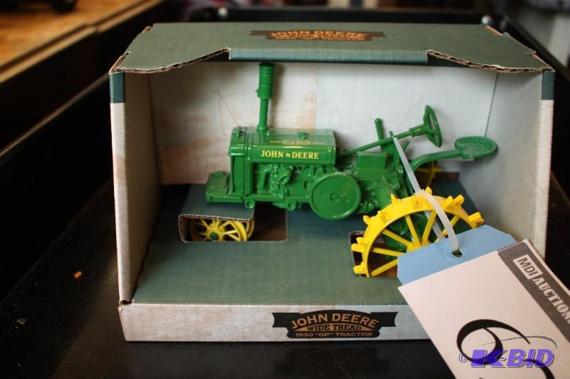 lot 621 image: John Deere Wide Tread 1930 GP Tractor...