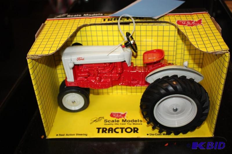 lot 623 image: Ford Tractor...