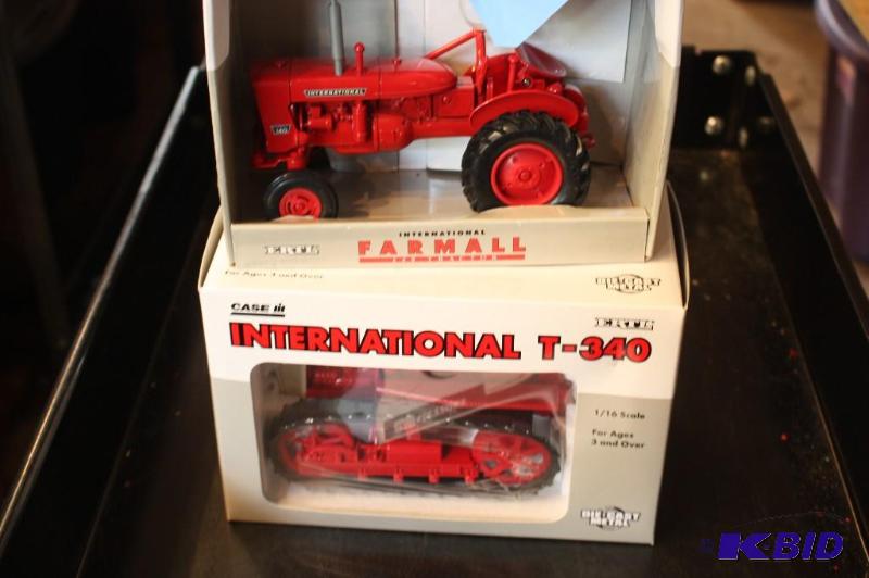lot 631 image: International T340 Tractor and Farmall&nbsp1...