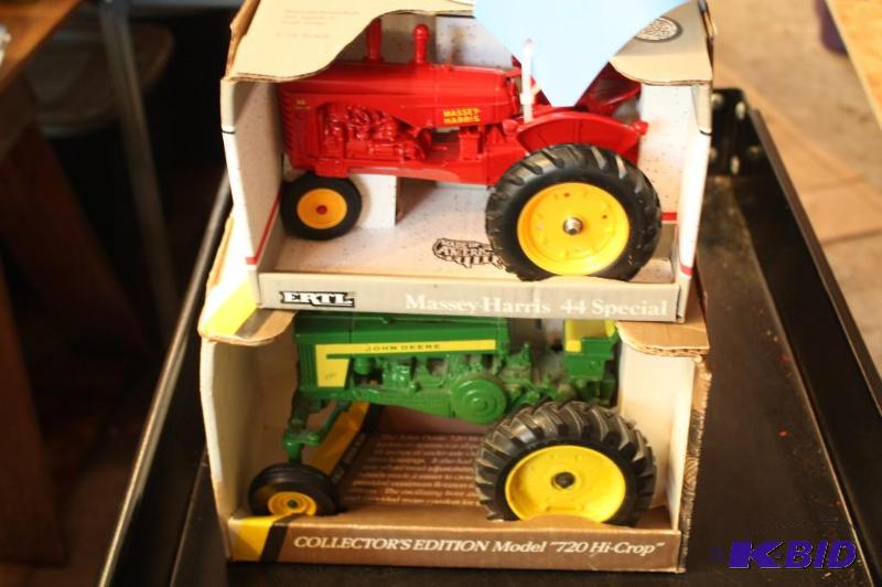 lot 633 image: Massey-Harris 44 Special Tractor and Collecto...