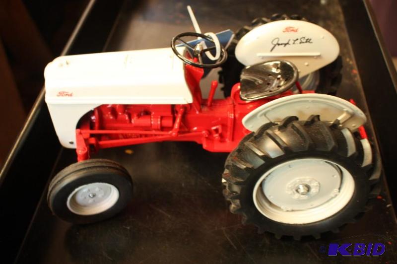 lot 642 image: Ford Tractor...
