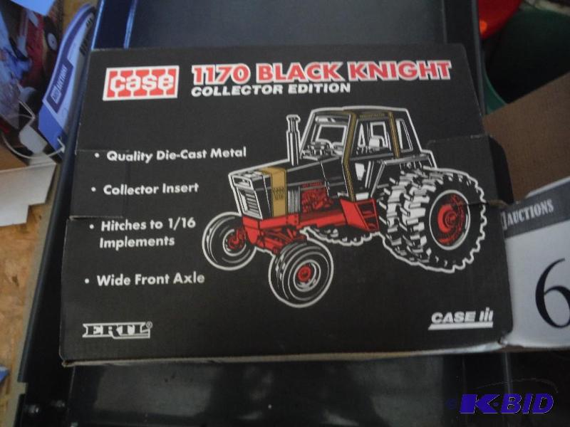 lot 653 image: Collectors Edition Case 1170 Black Knight Tra...
