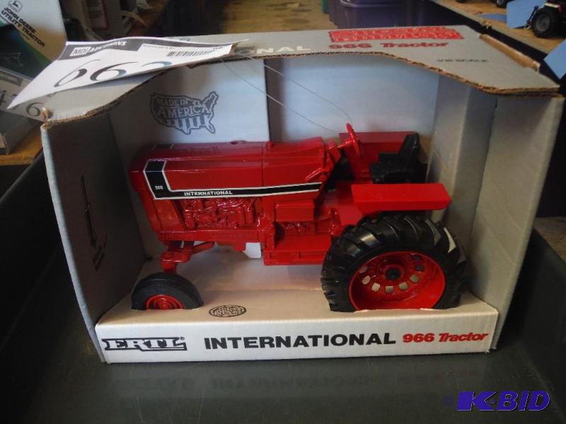 lot 662 image: Special Edition International 966 Tractor...