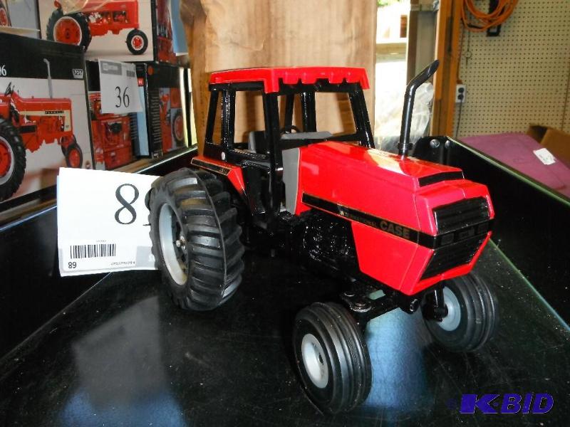 lot 68 image: Case International 2594 Tractor Case Collecto...