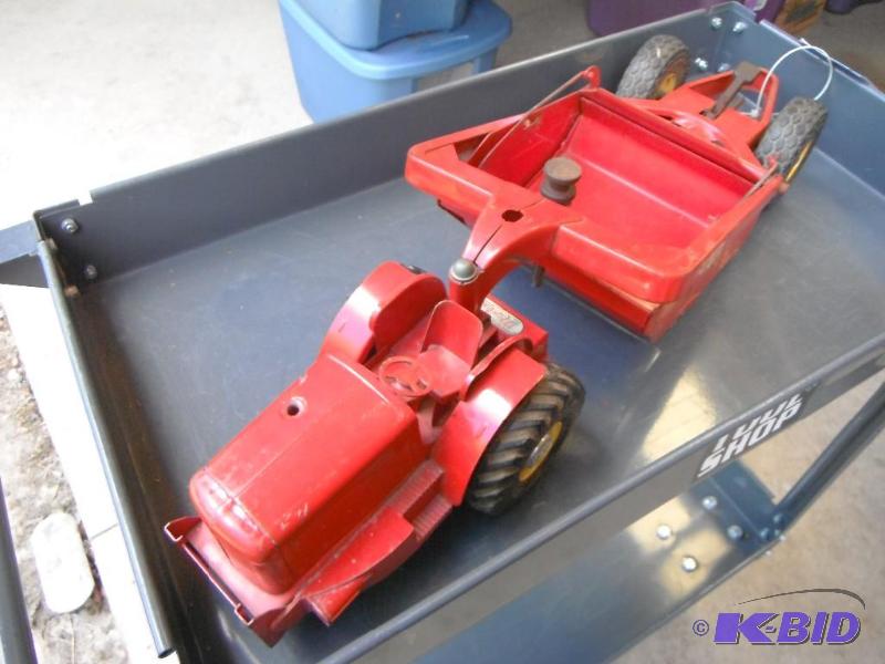 lot 7 image: Doepke Model Toys 2011 Heiliner Tractor Earth...