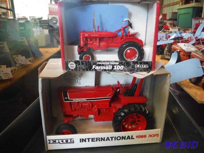 lot 726 image: Collectors Edition Farmall 100 Tractor and In...