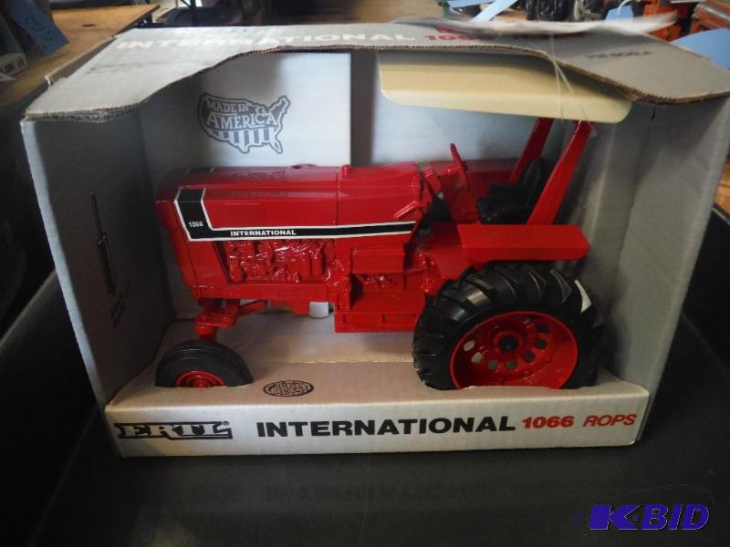 lot 728 image: Special Edition International 1066 ROPS Tract...