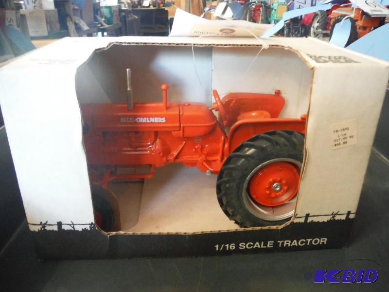 lot 729 image: Allis-Chalmers D17 Tractor...