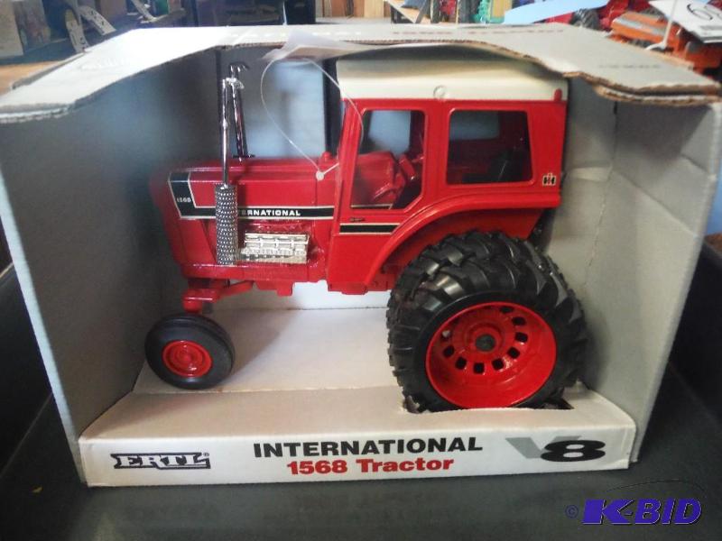 lot 731 image: International 1568 Tractor...