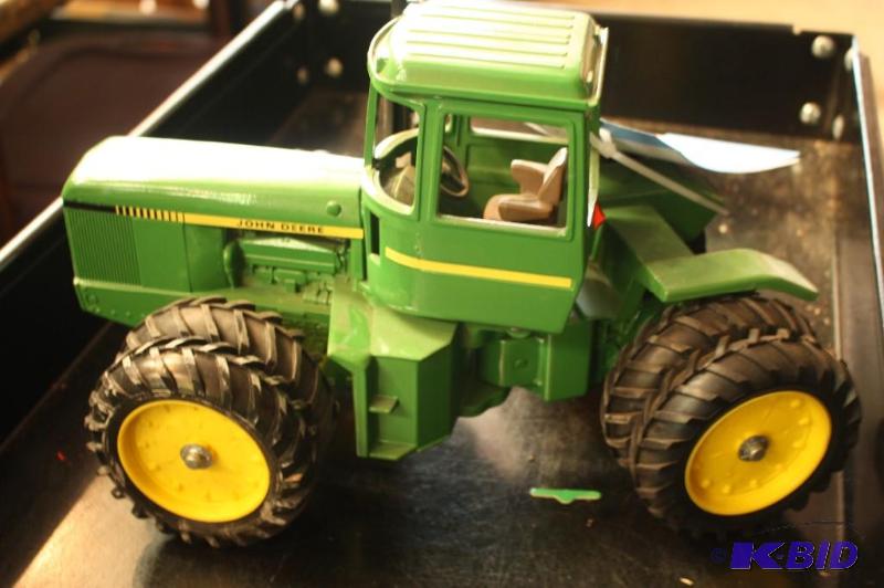 lot 747 image: John Deere Tractor...