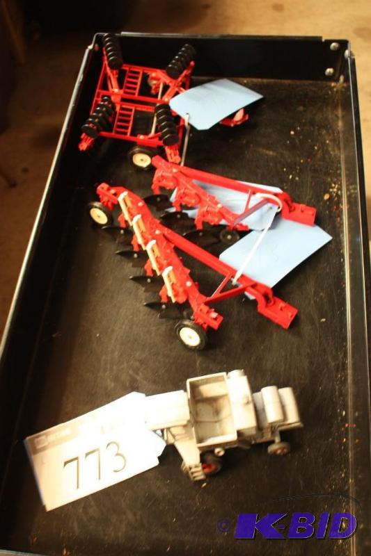 lot 773 image: Lot of (4) Including (1) Gleaner Toy Combine...