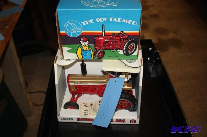 lot 804 image: International 826 Tractor and Farmall&nbspSu...