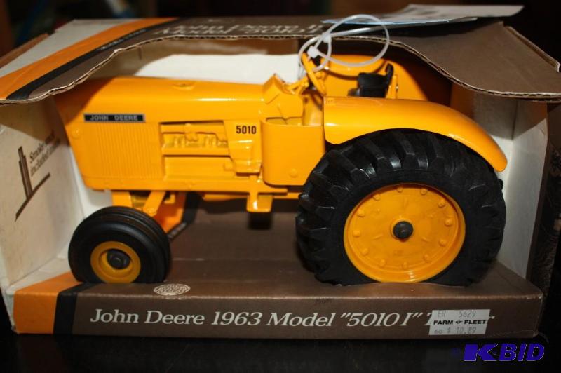 lot 822 image: John Deere 1963 Model 5010 I Tractor...