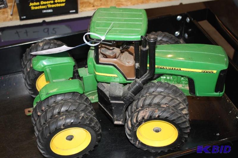 lot 833 image: John Deere 9200 Tractor ...