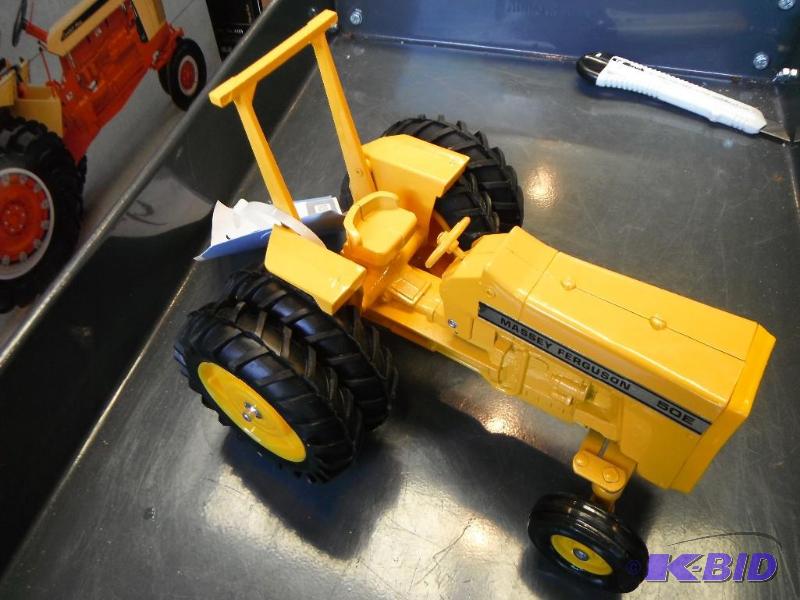lot 94 image: Massey Ferguson&nbsp50E&nbspIndustrial Trac...