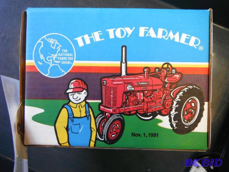 lot 95 image: Farmall Super M-TA Tractor...