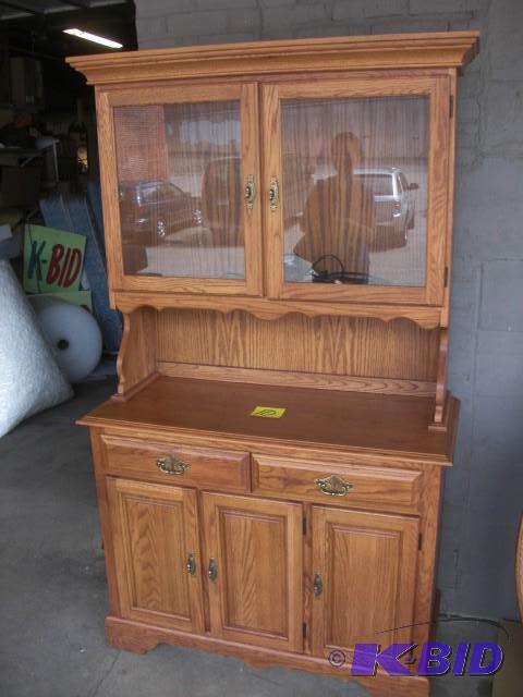 Oak Hutch.. 2 parts 40 in x 11 14 in x 38 3...