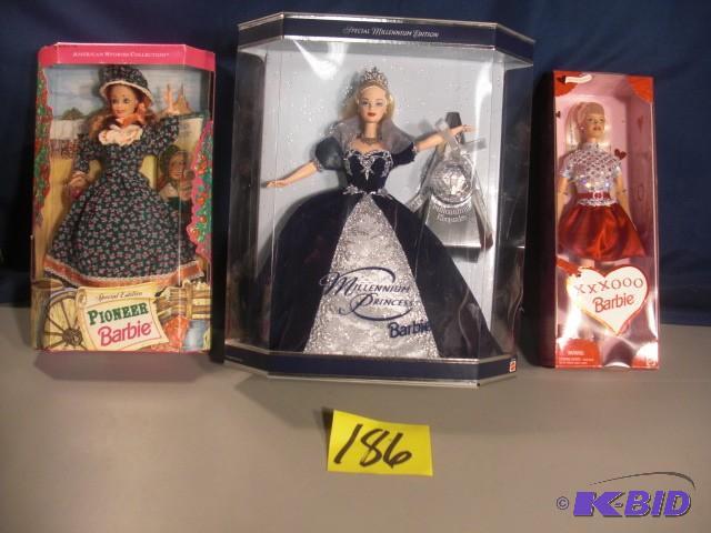 3 BARBIES