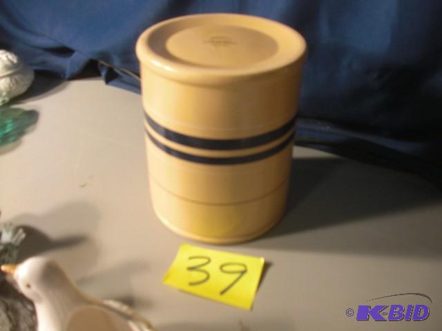 Ceramic Canister. William Sonoma. 9 in x 7 1...
