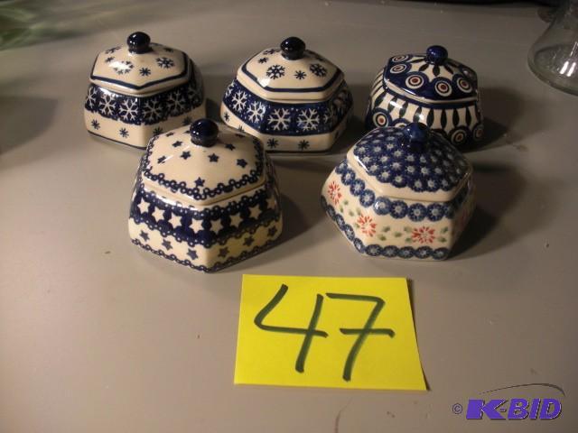 5 Ceramic Covered Dishs.. Made in Poland.. Mi...