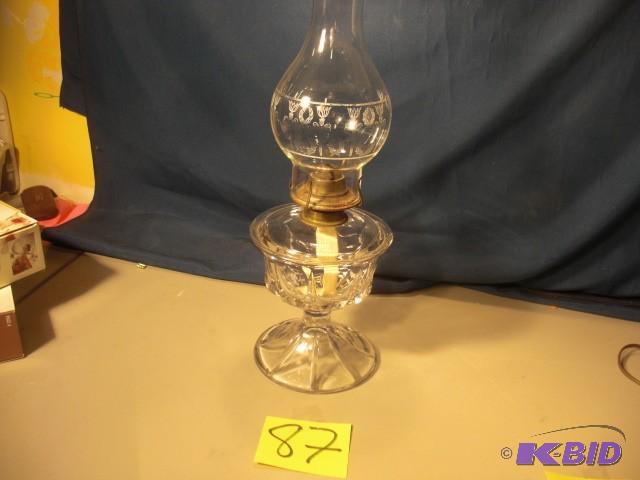 Clear glass kerosene lamp.. 18 ih&nbsph...