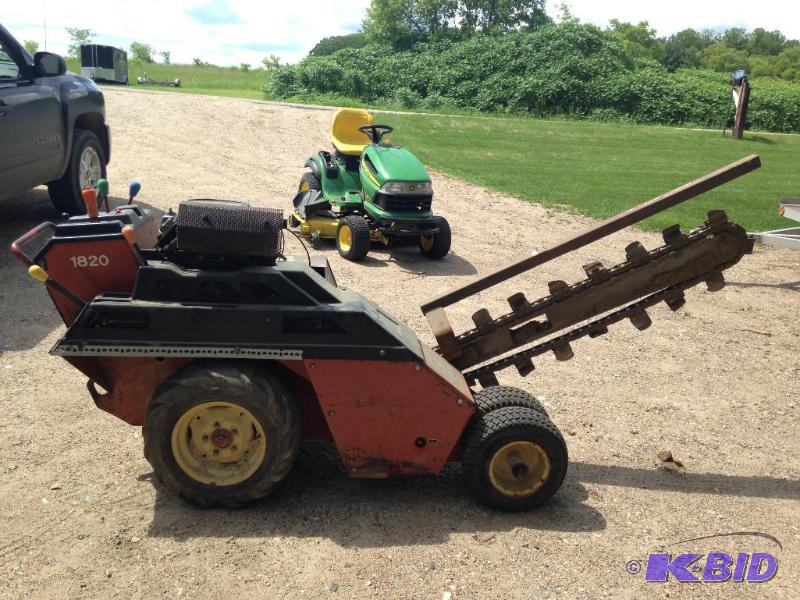 lot 2 image: Ditch Witch Trencher